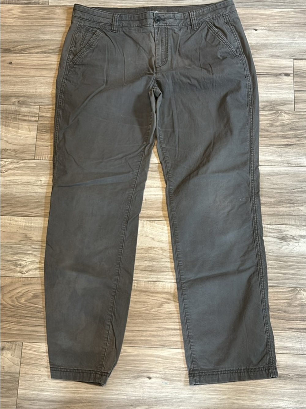 Eddie Bauer Straight Leg Pants in Charcoal Gray